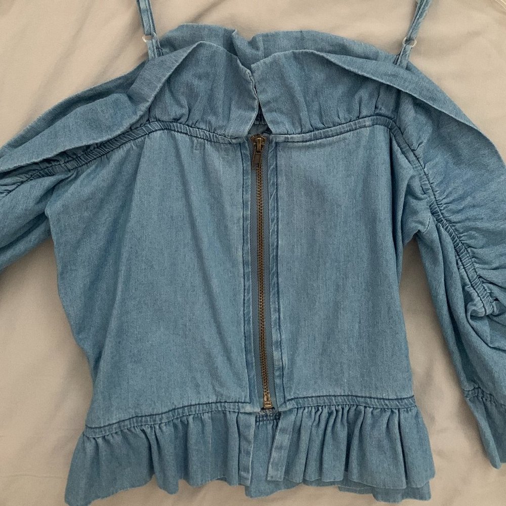 Denim off-shoulder shirt